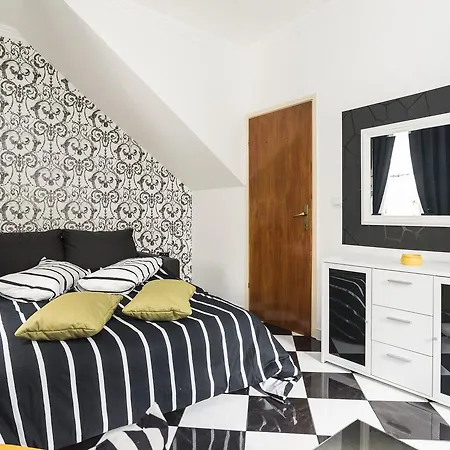 App Paris 2 * Umag
